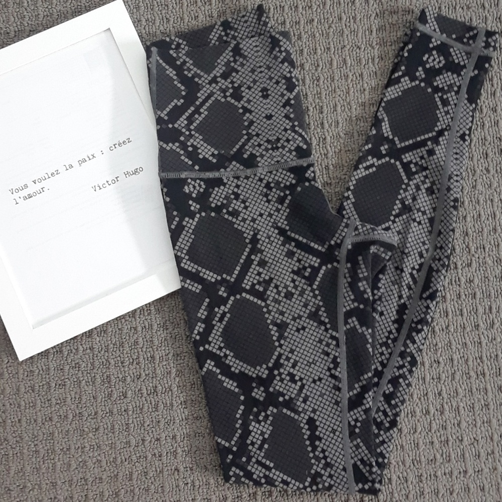 Lululemon black/gray hi rise wunder under